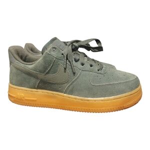 Women Size 7 - Nike Air Force 1 '07 SE Outdoor Green Suede Bubble Gum AA0287-300